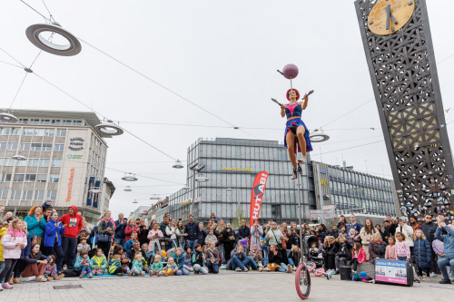 image 2 Hut Ab! Das Festival der Strassenkunst in Bielefeld