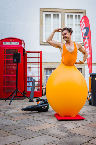 image 3 Hut Ab! Das Festival der Strassenkunst in Bielefeld